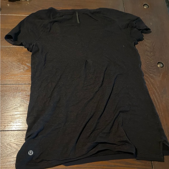 Women’s Lululemon tee shirt - Picture 3 of 4
